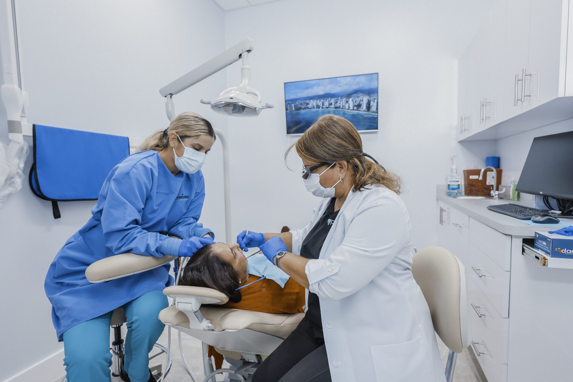 doctors checking the patient doctors checking the patient